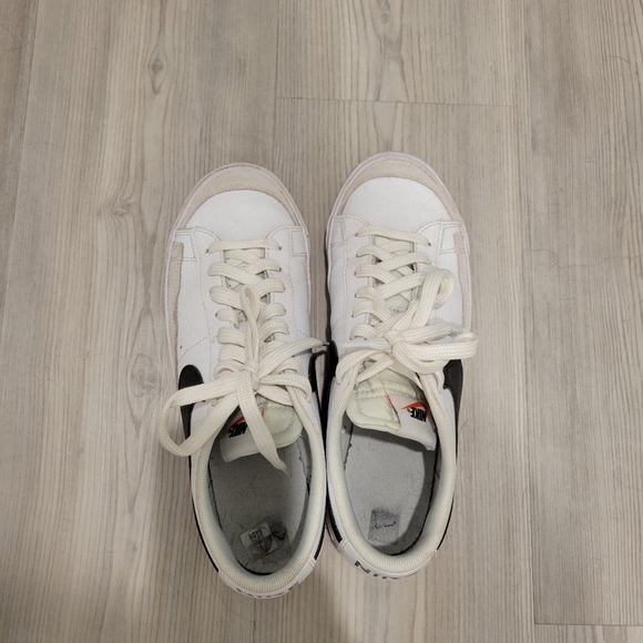 Nike Blazer Low Tops - Picture 3 of 4